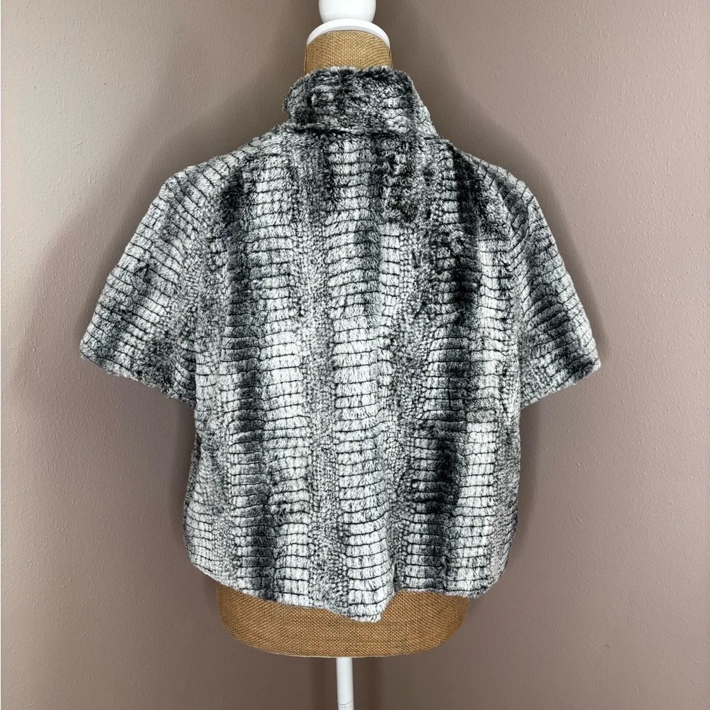 Joseph Ribkoff Faux Fur Cape Sz 12 Cropped Jacket Black White Gray Button Up - Picture 3 of 9
